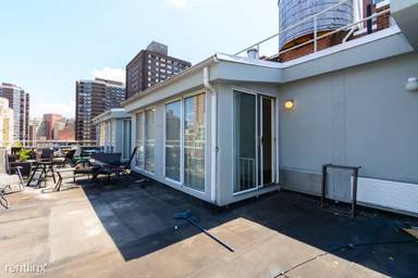 Main picture of 220 E 24th St