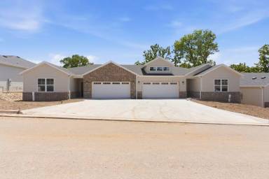 Main picture of 4423 S Reed Ave