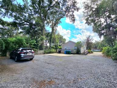 Main picture of 581 E Horatio Ave