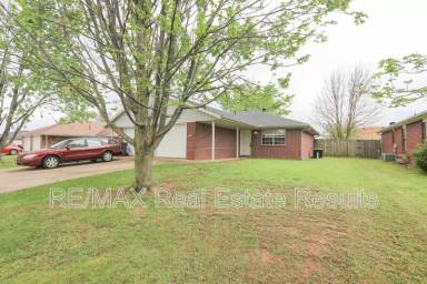 Main picture of 2306 W Roselawn St