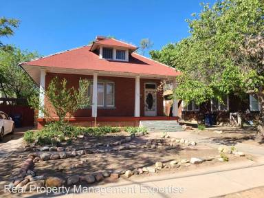 Main picture of 121 E Santa Fe Ave