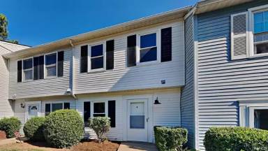 Main picture of 4 Providence Ct