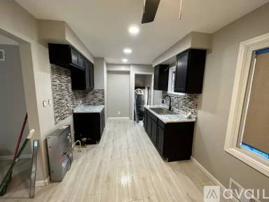 Main picture of 3635 Lynn St
