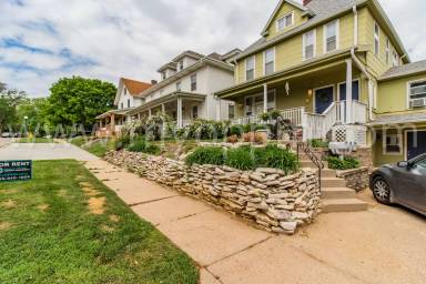 Main picture of 4824 Webster St