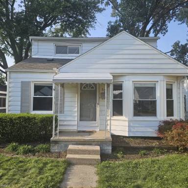 Main picture of 33 E Brockton Ave