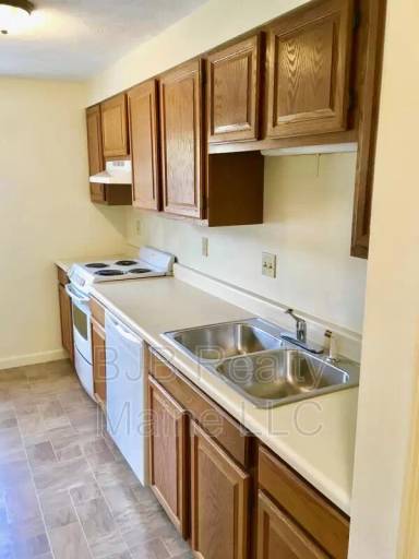 Main picture of 6 Oregon Ave