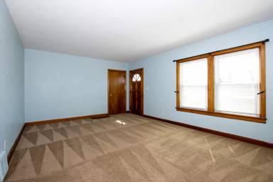 Main picture of 12080 Lincoln Way E