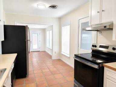 Main picture of 2111 Live Oak St