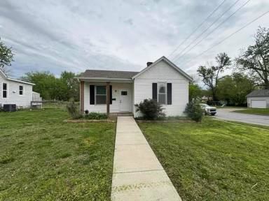 Main picture of 615 E Jefferson St