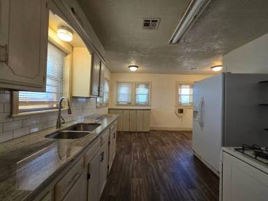 Main picture of 617 N Bonita Ave