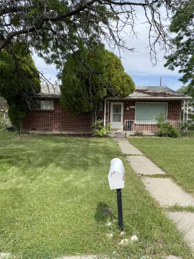 Main picture of 3351 S Maple Way