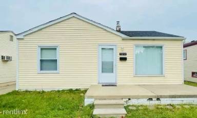 Main picture of 11245 Packard Ave
