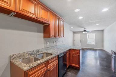Main picture of 19 Lawrence Road 434