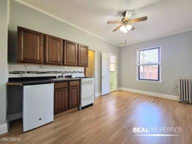 Main picture of 3831 N Fremont St