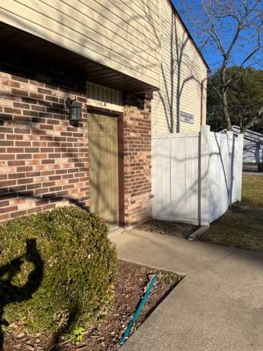 Main picture of 504 N Beadle Dr