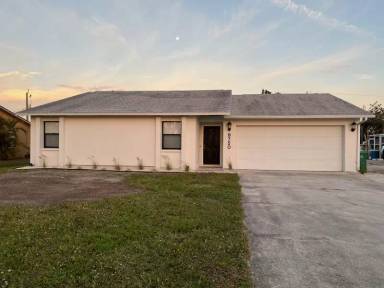 Main picture of 9750 Gulfstream Blvd