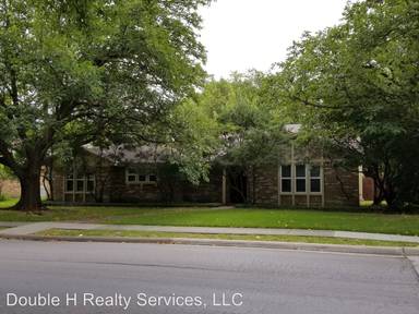 Main picture of 900 Rivercrest Blvd