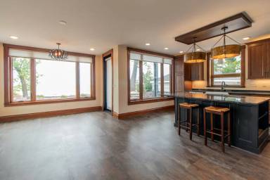 Main picture of 802 S Lake Ave