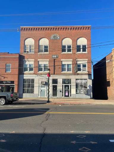Main picture of 23 W Main St