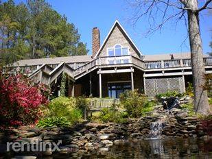 Main picture of 744 Azalea Dr