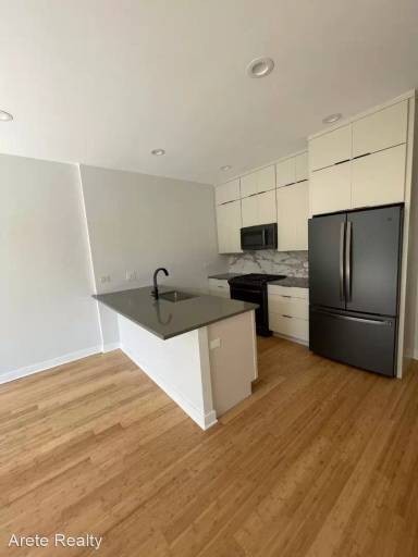 Main picture of 3126 W Walton St