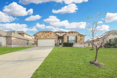 Main picture of 818 Valentino Dr