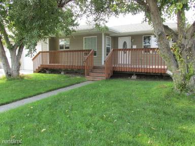 Main picture of 204 2nd St NW