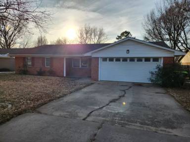 Main picture of 525 Rebecca Ln