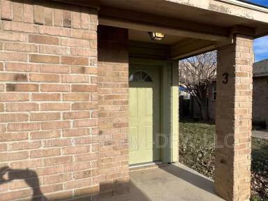 Main picture of 121 Cambridge Dr