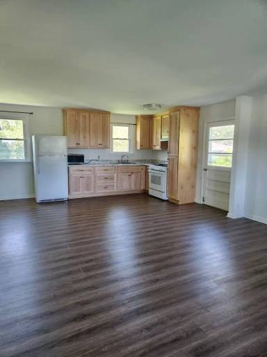 Main picture of 1007 Railroad St