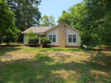 Main picture of 2823 Center Rd