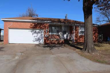 Main picture of 10953 E 3rd St