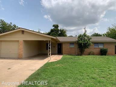 Main picture of 2101 S Willis St