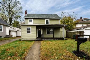 Main picture of 707 Moore St