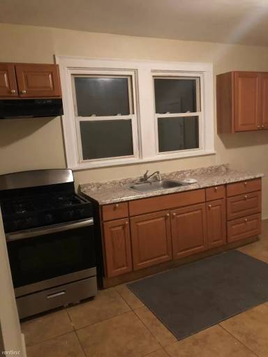 Main picture of 157 Leslie St