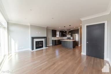 Main picture of 2319 N Southport Ave