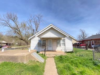 Main picture of 1345 SW 27th St