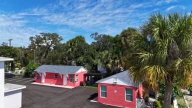 Main picture of 1207 River Dr