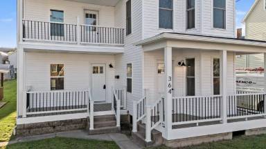Main picture of 364 S 3rd St