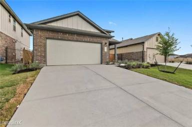 Main picture of 208 Earl Keen St
