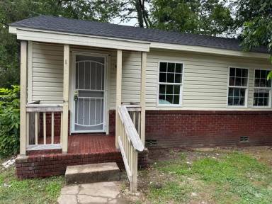 Main picture of 166 Roosevelt Rd
