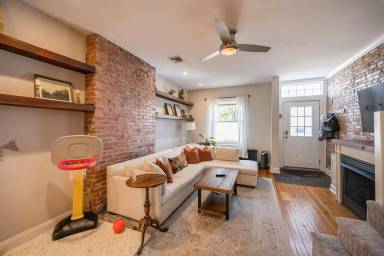 Main picture of 1011 S 24th St