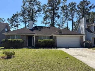 Main picture of 42 Bluelake Blvd