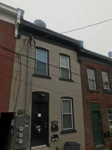 Main picture of 920 E Morton St