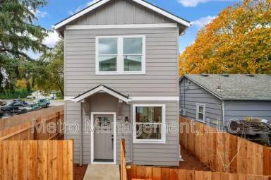 Main picture of 12096 SE Market St
