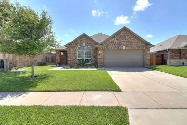 Main picture of 7806 Lands End Dr