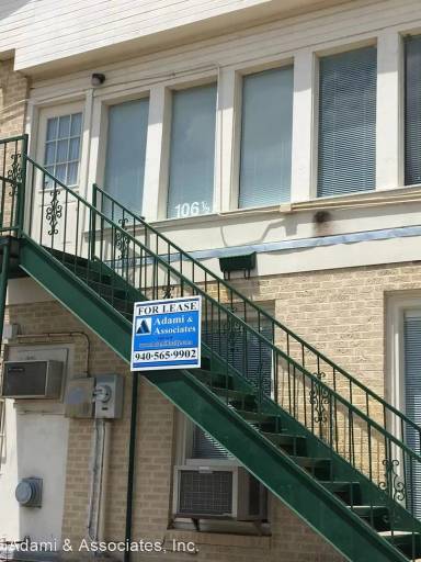 Main picture of 108 E Oak St