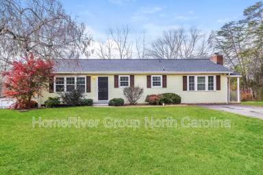 Main picture of 5037 Selena St
