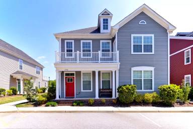 Main picture of 2702 Queens Path