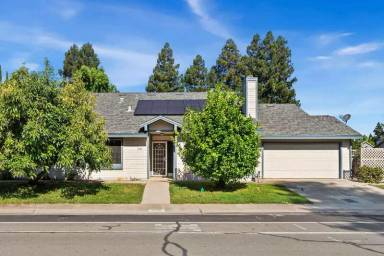 Main picture of 5740 Laguna Park Dr